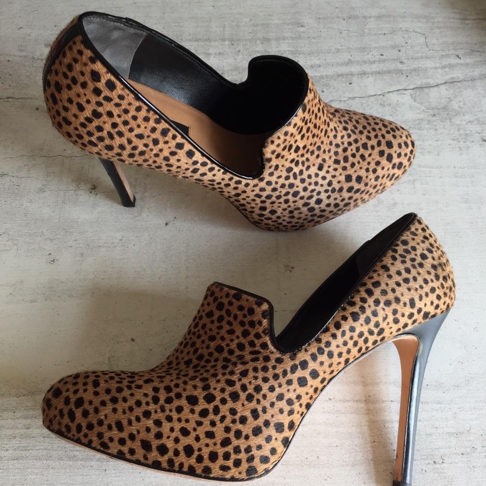 Ann Taylor heels leopard size 8